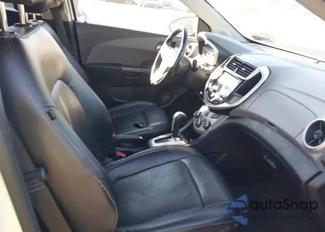 2017 Chevrolet Sonic Premier Auto из США, поврежденный, VIN 1G1JF5SB8H4100973